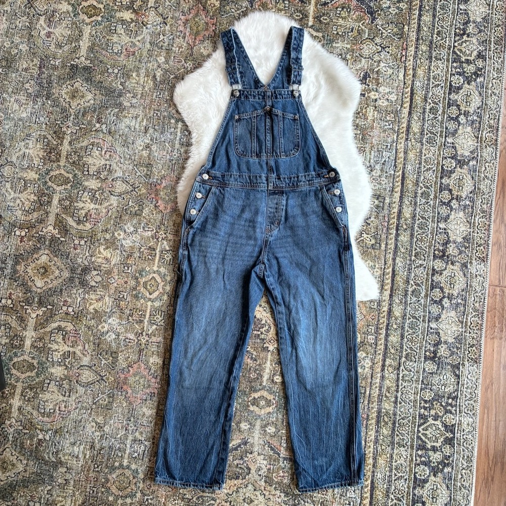 Old Navy Womens Blue Denim Capri Overalls Size 6 Straight Leg Bib Jumpsuit